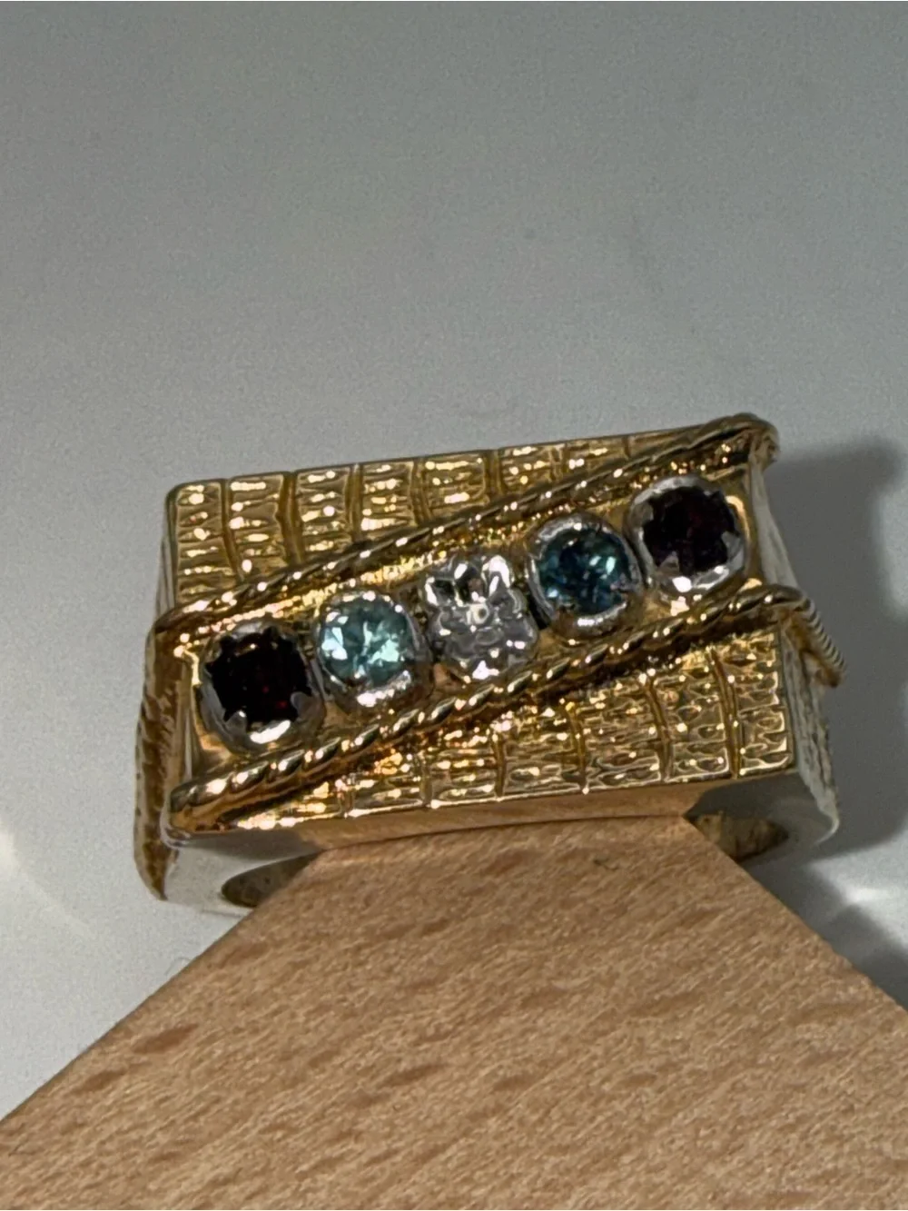 Vintage Men’s Gold Tone Multicolor Rhinestone Statement Ring Size 11